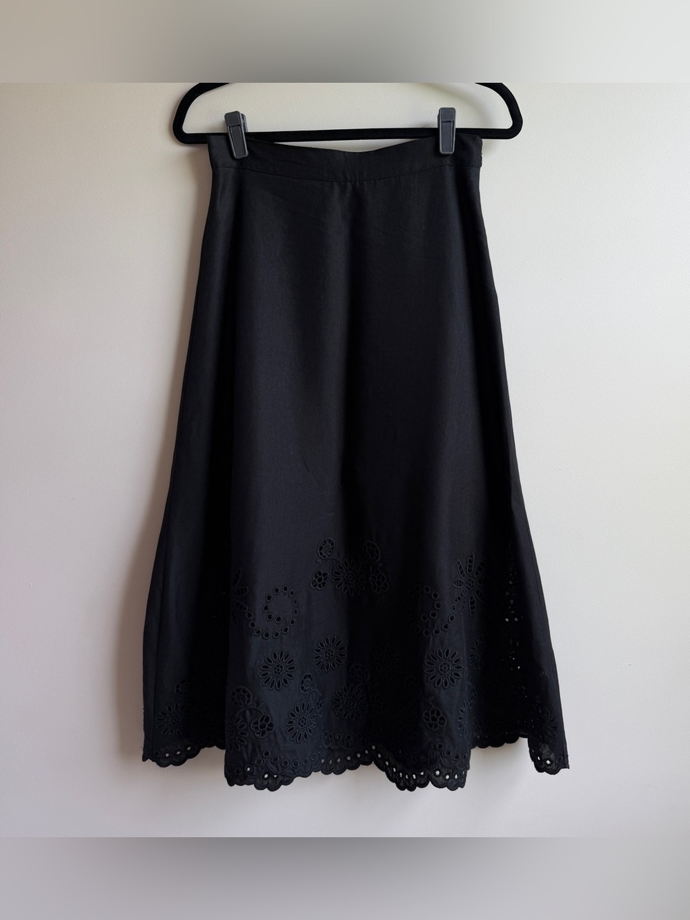 Tahari Eyelet Hem Linen Midi Black A Line Skirt Classic Women’s Size 4
